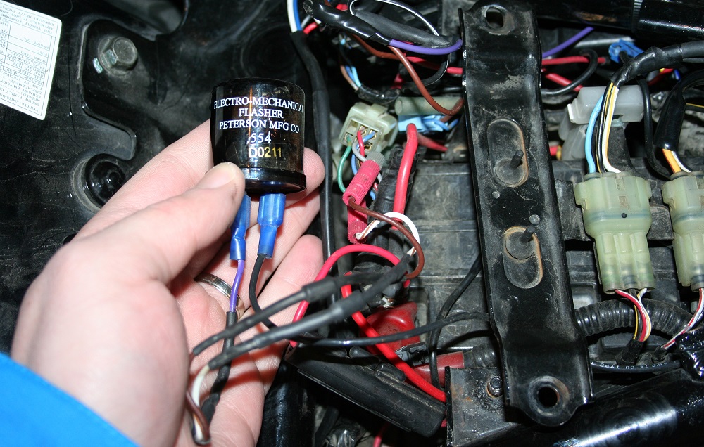 Wiring-on-a-cafe-racer-void - MotoMatter