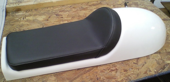 polyesther cafe racer seat